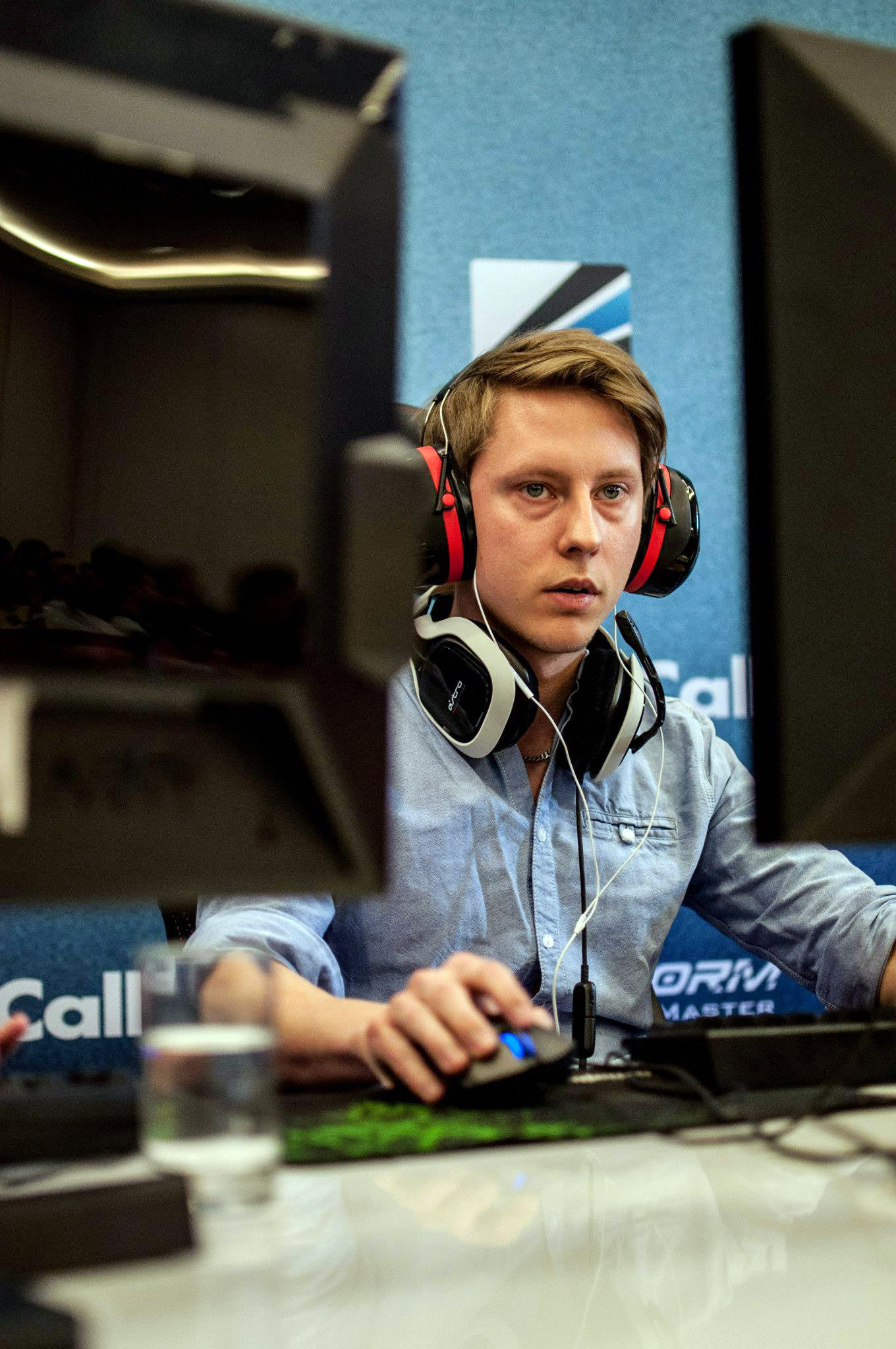 Joakim Akterhall -  professional player