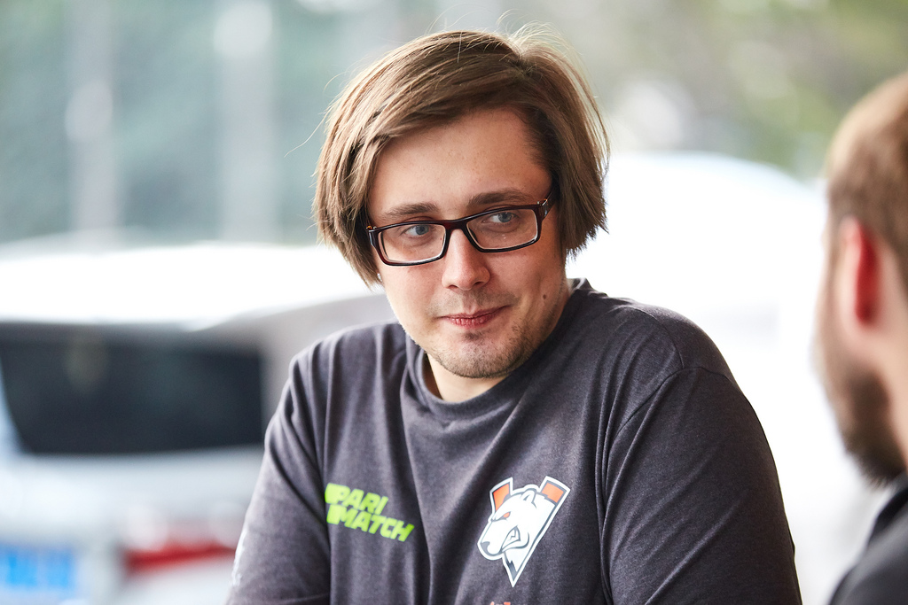 Арсений Усов -  professional player