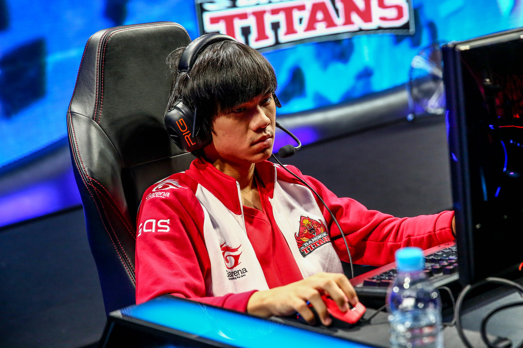 ชยุตม์ สืบค้า -  professional player