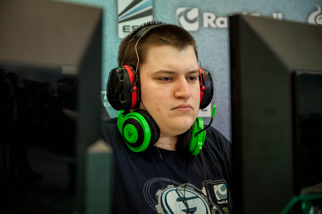 Robert Tinnes -  professional player