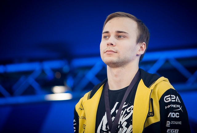 Дмитрий Миненков -  professional player